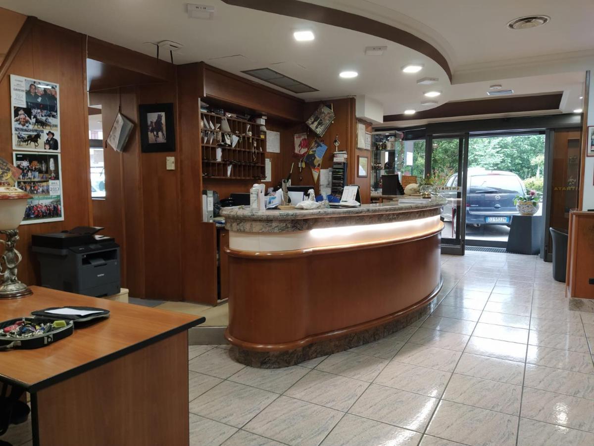 Hotel Residence Memmina Frosinone Buitenkant foto