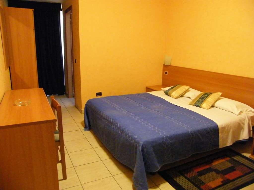 Hotel Residence Memmina Frosinone Kamer foto