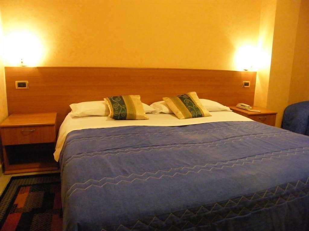 Hotel Residence Memmina Frosinone Kamer foto