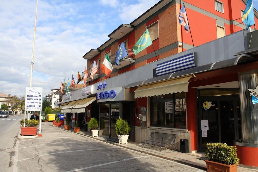 Hotel Residence Memmina Frosinone Buitenkant foto