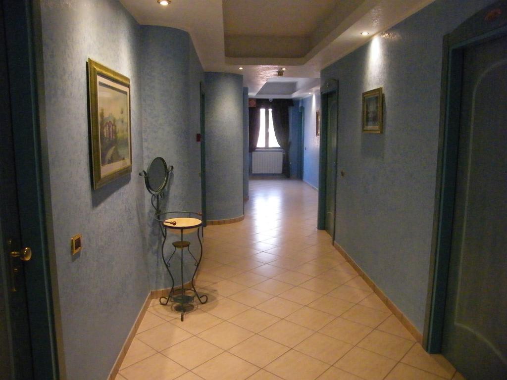 Hotel Residence Memmina Frosinone Buitenkant foto