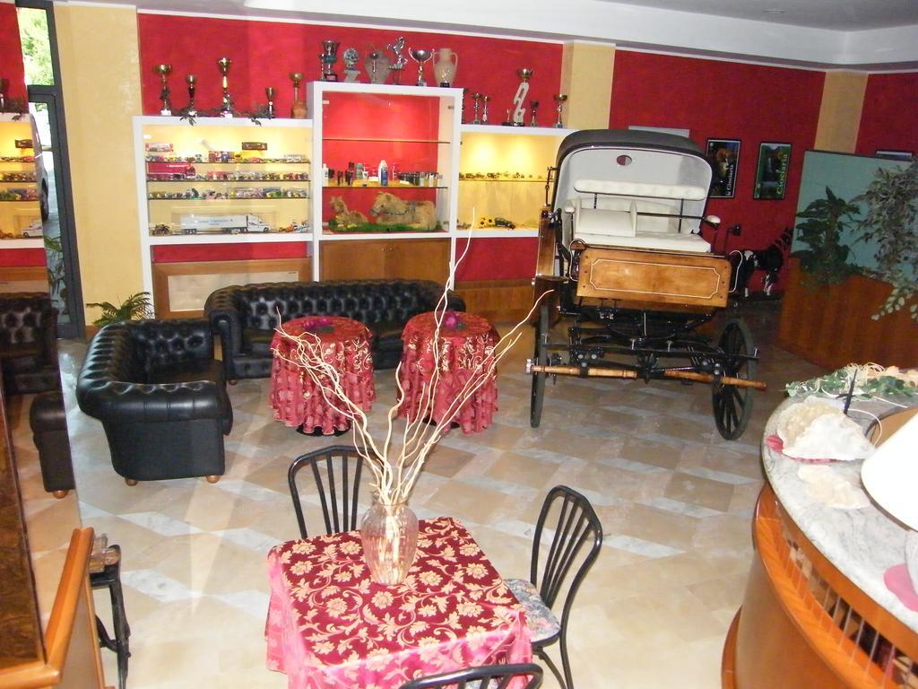 Hotel Residence Memmina Frosinone Buitenkant foto