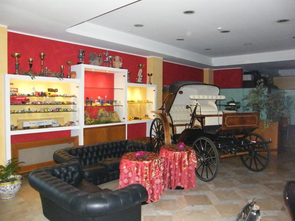 Hotel Residence Memmina Frosinone Buitenkant foto